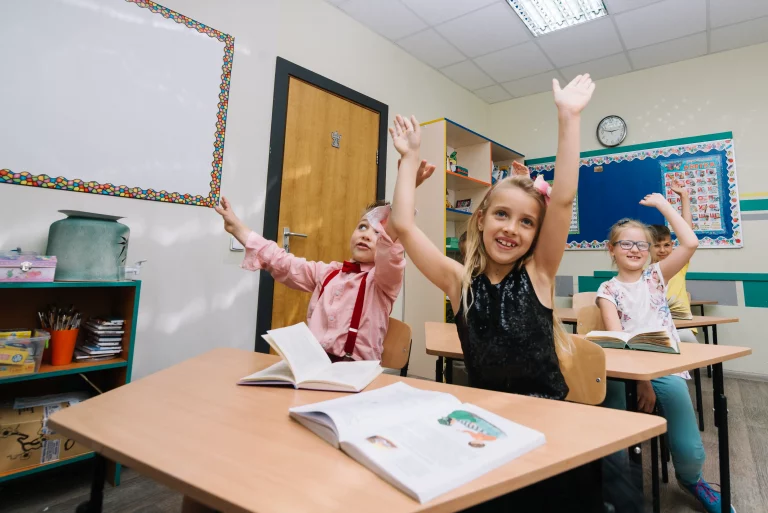 La qualité de l’air intérieur dans les écoles : réglementations et solutions